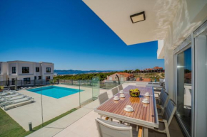 New Luxury Villa 